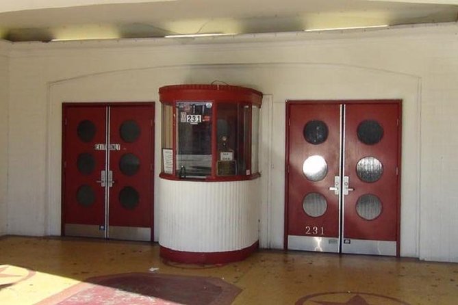 JFK Assassination and Museum Tour with Lee Harvey Oswald Rooming House - The Historic Texas Theatre in Oak Cliff