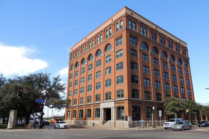 JFK Assassination Tour with JFK Museum and Oswald's Rooming House - Visit the JFK Memorial Plaza and Dealey Plaza, the Heart of Dallas History