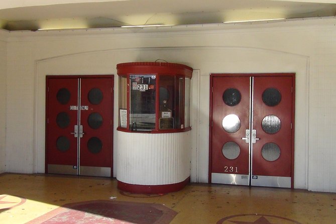 JFK Assassination Tour with Lee Harvey Rooming House - Transportation and Booking Details