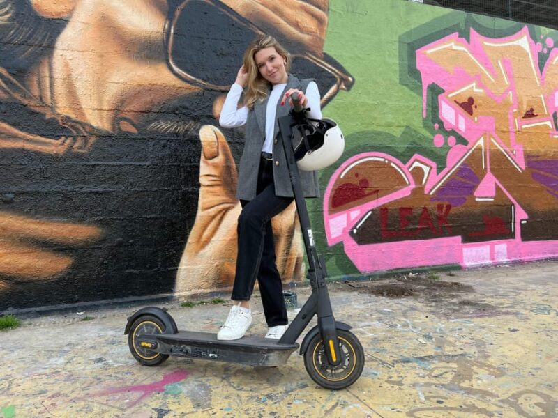 Join a 2-hour e-scooter tour in Barcelona - Discovering the Unique Features of Ciutadella Park