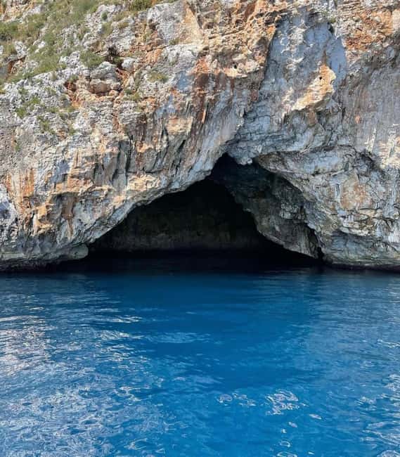 Join us for a 1-hour boat trip to explore the amazing caves of Salento - Key Points