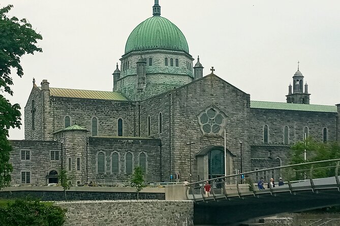 Joint 3-hour Riverboat Cruise plus Historic Galway city tour - Lynch’s Castle: The Citys Oldest Landmark