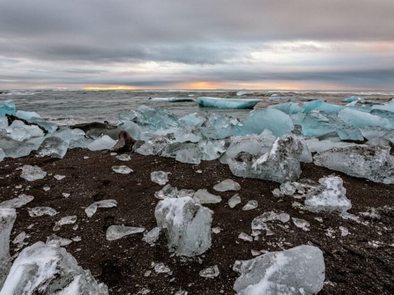 Jökulsárlón Floating Glacier & Diamond Beach Day Tour - Visiting Reynisfjara Black Sand Beach and Basalt Columns