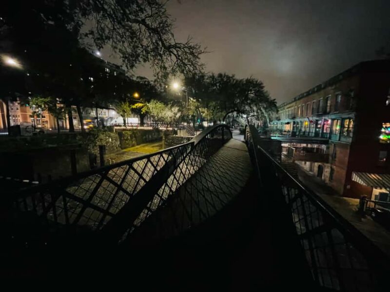 Jonathans Original Savannah Haunted Pub Crawl - Accessibility and Practical Details