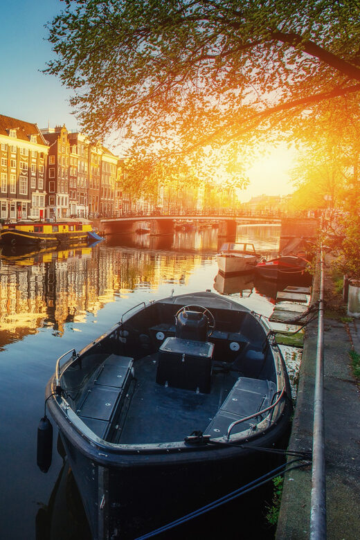 Jordaan, Anne Frank and Leidseplein tour in English - Concluding at Museumplein with a View of Amsterdam’s Art Scene