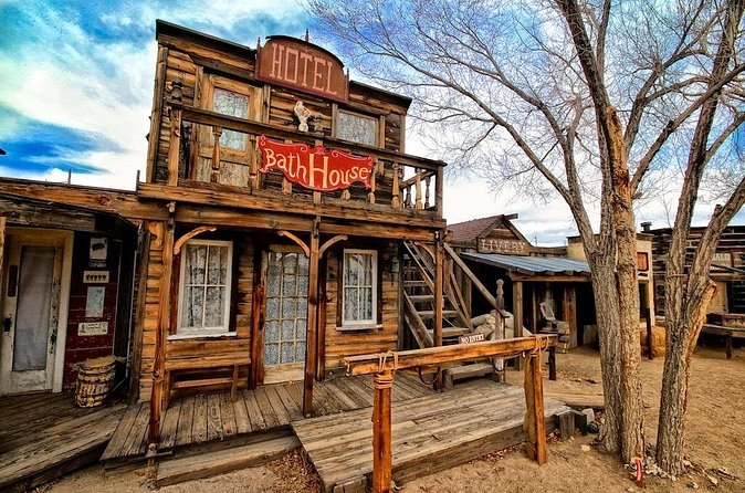 Joshua Tree National Park and Pioneertown Tour - The Live Gunfight Reenactment in Pioneertown