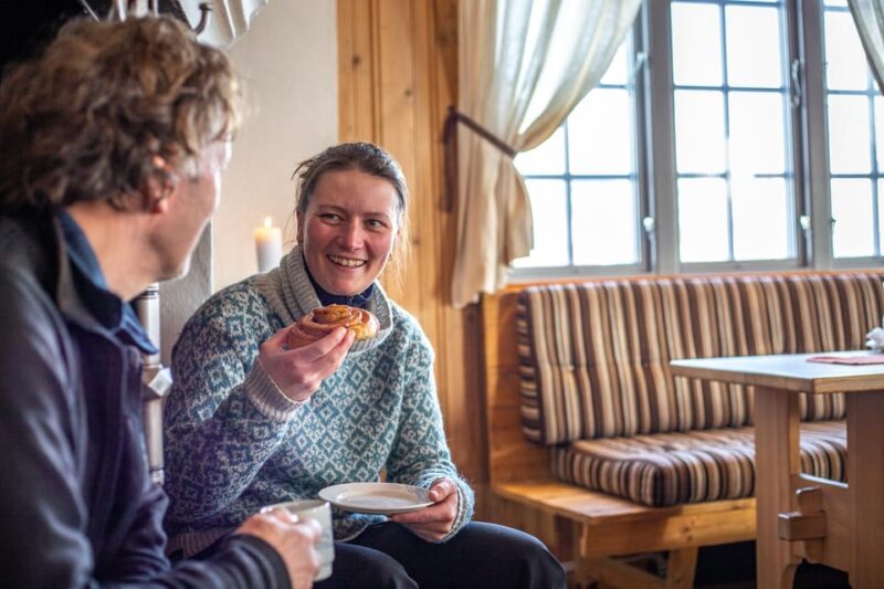 Jotunheimen: Snowcoach Tour with Snowhoeing and Lunch - Lunch at Fondsbu: Warmth and Local Flavors