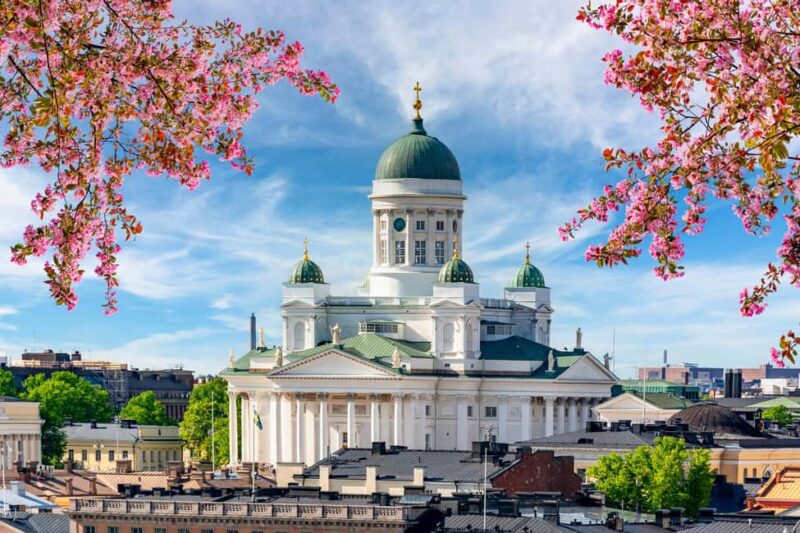 Joyful Family Walking Tour in Helsinki - Discovering Helsinki’s 19th-Century Charm at Hakasalmi Villa