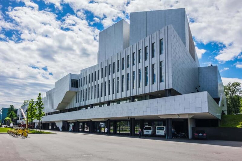 Joyful Family Walking Tour in Helsinki - Visit to the National Museum’s Exterior and Historical Significance