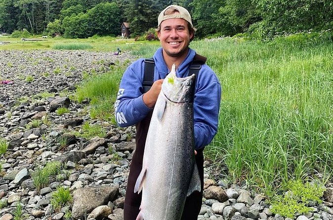 Juneau Shore Fishing Shuttle and Gear - Fishing Gear and Equipment: Quality and Practicality