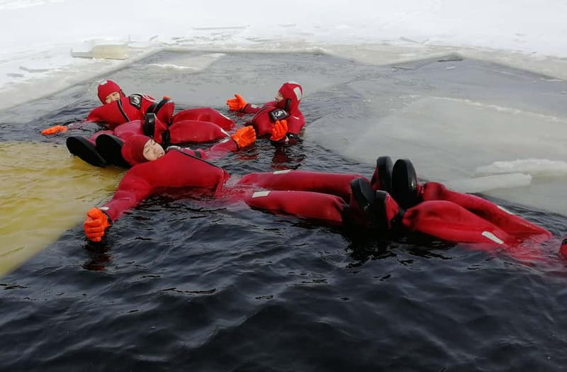 Jyvaskyla: Arctic Floating Experience - The Ice Floating in Finland’s Winter Scenery