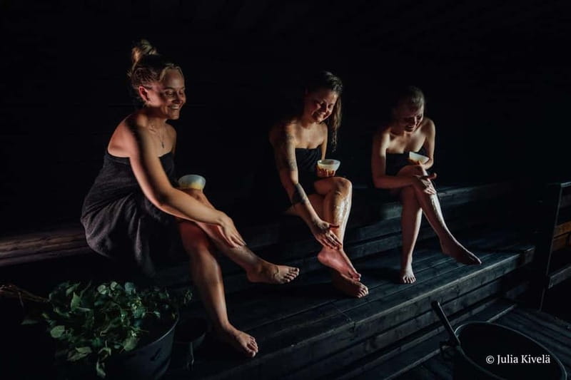 Jyvaskyla: Finnish Smoke Sauna Experience with Jacuzzis - Visiting the Finnish Smoke Sauna in Jyvaskyla with Varjola