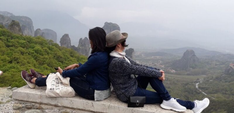 Kalabaka: Meteora Monasteries Minibus Tour with Photo Stops - The Experience as Praised in Reviews