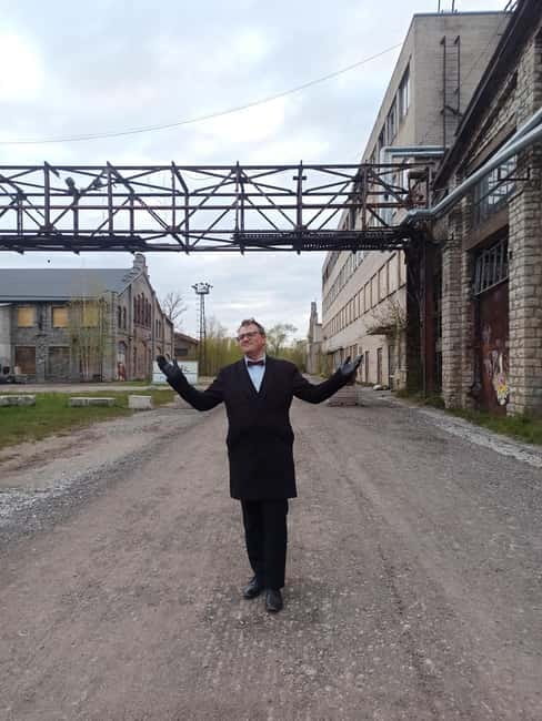 Kalamaja: Wooden Homes to Factories Engineer Walking Tour - Cemetery Park: A Resting Place of Generations