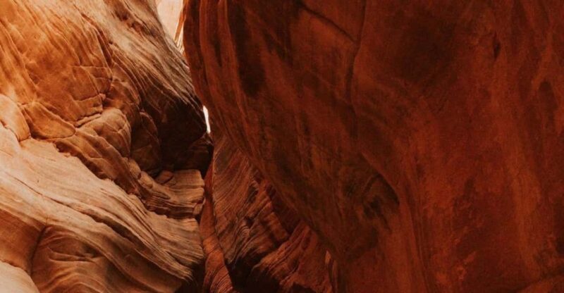 Kanab: Peekaboo Slot Canyon and Great Chamber UTV Tour - Exploring Peekaboo Slot Canyon’s Narrow Passages