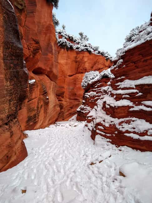 Kanab: Peekaboo Slot Canyon & Great Chamber Tour/Guided Hike - Physical Demands and Suitable Participants