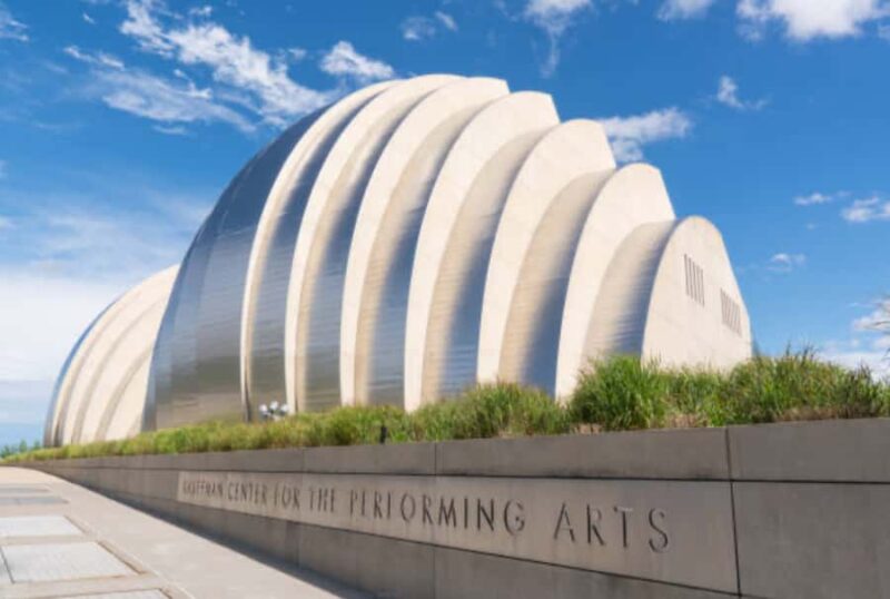Kansas City Private Walking Tour: Art, Plazas & Museums - Key Points