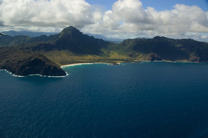 Kauai Airplane Tour: Na Pali Coast, Waterfalls & Window Seats - Pacing and Flight Safety