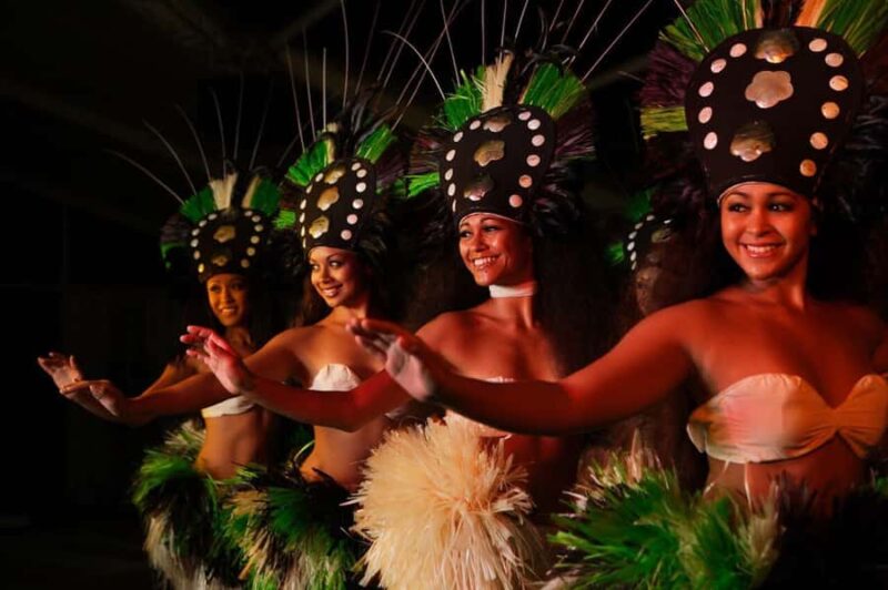 Kauai: Luau Kalamaku  Premium Seating, Dinner & Show - The Show: A Storytelling Journey with Dance and Fire acts