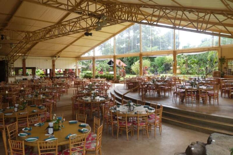 Kauai: Luau Kalamaku  Premium Seating, Dinner & Show - The Fire and Hula Performances That Mesmerize