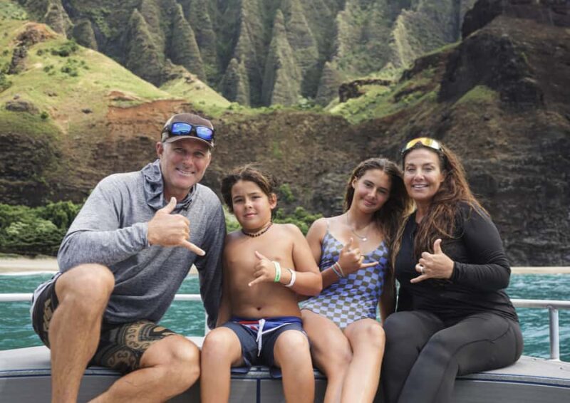 Kauai: Na Pali Coast Deluxe Power Catamaran Tour - What Makes the Kauai Power Catamaran Tour Unique?