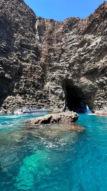 Kauai: Na Pali Coast Deluxe Power Catamaran Tour - Food, Beverages, and Onboard Refreshments