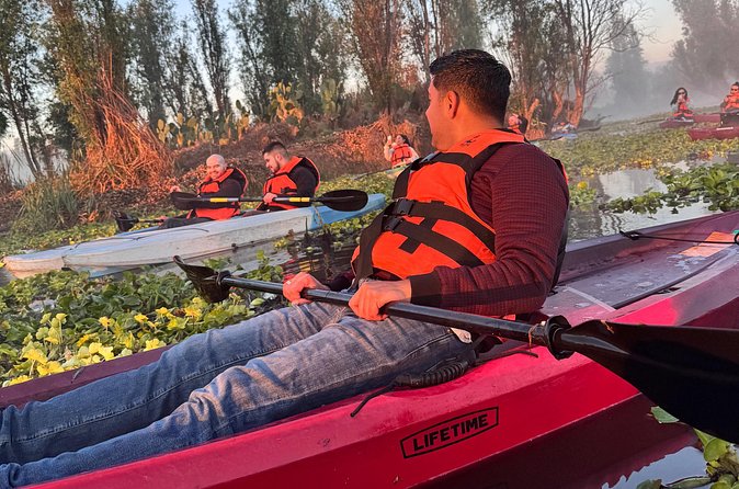 Kayak one more Sunrise Adventure in Xochimilco - The Role of the Guide in Enhancing the Experience