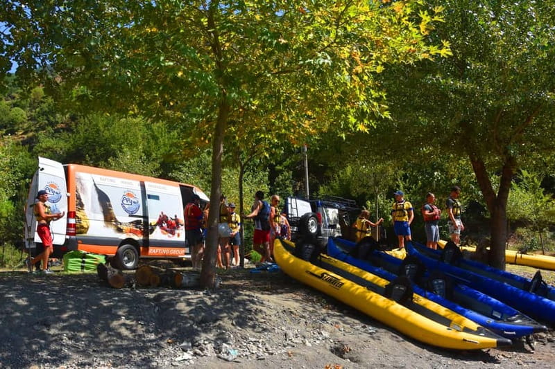 Kayak &SUP in Berat Lake, picnic lunch - Hike Through Mbreshtan Forest