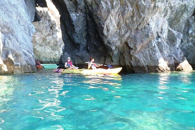 Kayak tour from Sesimbra to Ribeira do Cavalo Beach, passing through the caves - Practical Details: Equipment, Inclusions, and Meeting Points