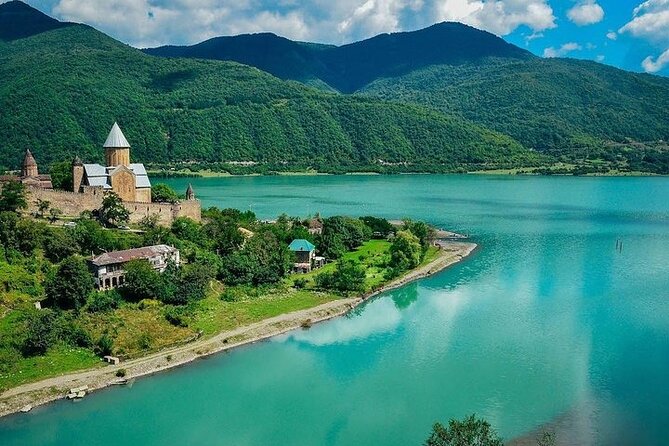 Kazbegi, Gudauri, Mtskheta & Ananuri Full Day Private Tour From Tbilisi - Exploring the Ananuri Fortress Complex