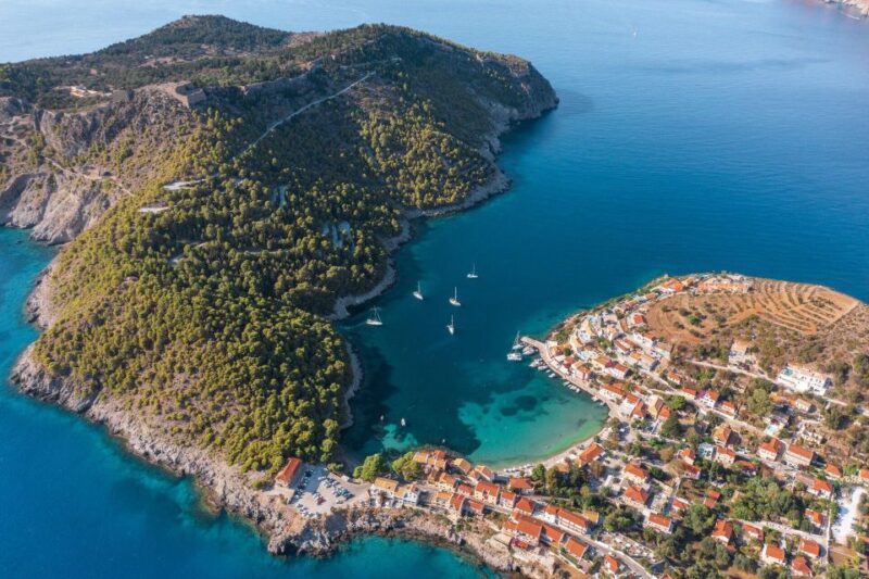 Kefalonia: Assos, Fiscardo & Myrtos Beach Swimming Tour - Assos: A Picturesque Village with Venetian Charm