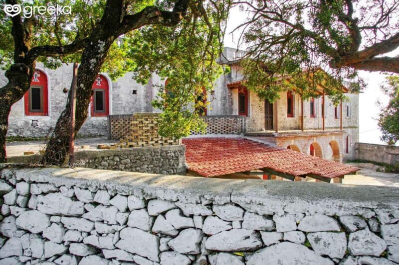 Kefalonia: Mythical Ithaca Island Full-Day Bus Tour - Lunch and Leisure at Kioni’s Harbor