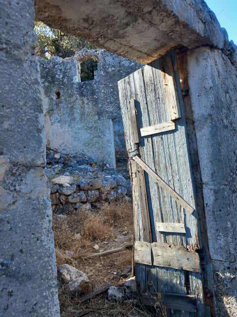 Kefalonia: Old Farsa Village Sunset Walking Tour - From the New Village to the Ancient Pathways of Old Farsa