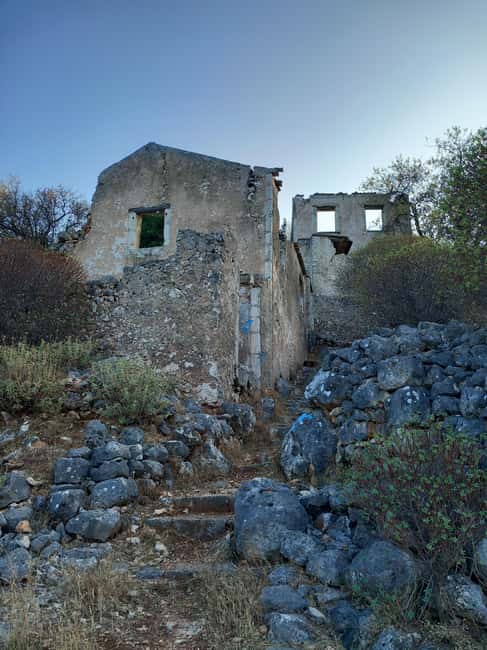 Kefalonia: Old Farsa Village Sunset Walking Tour - What to Bring for a Comfortable Experience