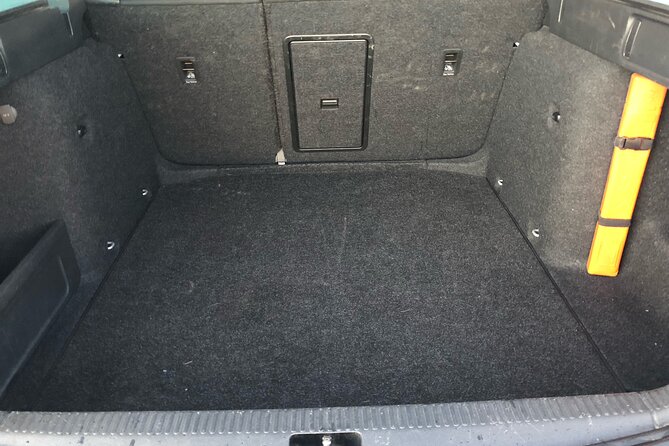 Keflavik International Airport Private Transfer To/From Reykjavik - Efficient and Personalized Airport Transfers in Reykjavik