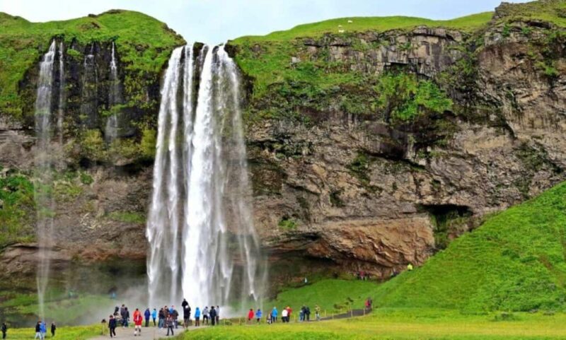 Keflavik: Private South Coast Tour with Airport Pick-up - Exploring Iceland’s Most Famous Waterfalls: Seljalandsfoss and Skógafoss