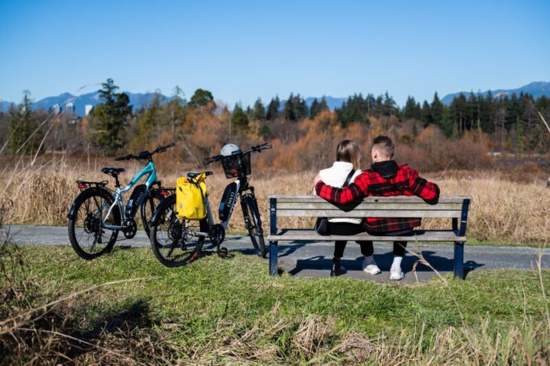 Kelowna: E-Bike Ride and Axe Throwing Adventure - Learning Axe Throwing at Axe Monkeys Kelowna