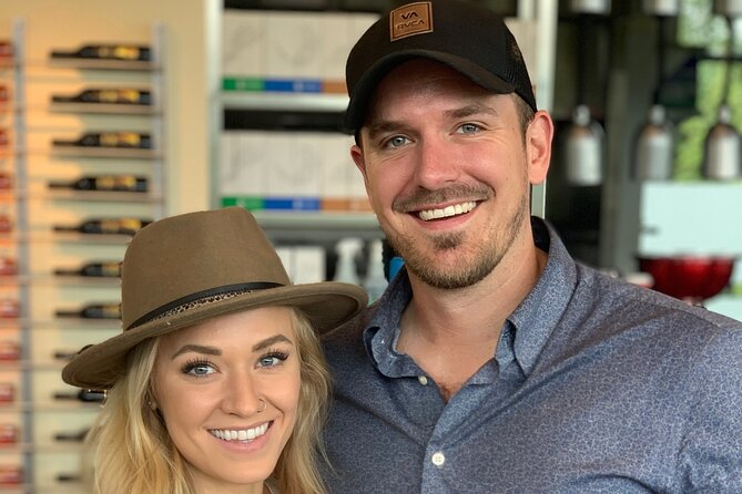 Kelowna Mystery Full Day Guided Wine Tour With 5 Wineries - Exploring the Stops: From Black Swift to Rollingdale