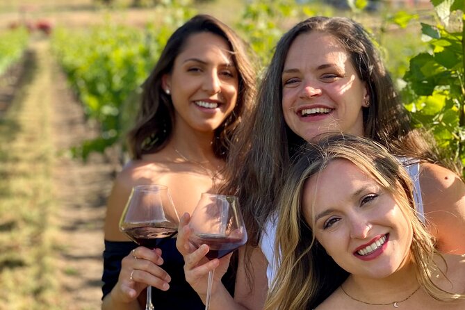 Kelowna Mystery Full Day Guided Wine Tour With 5 Wineries - The Role of the Guide and Customer Service