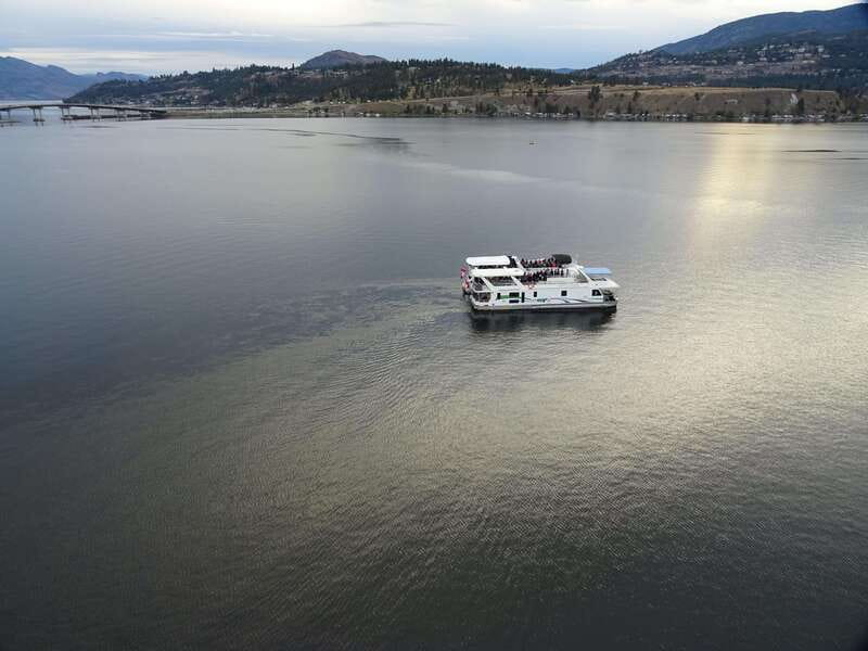 Kelowna: Okanagan Lake Afternoon Cruise - Crew and Narration Style