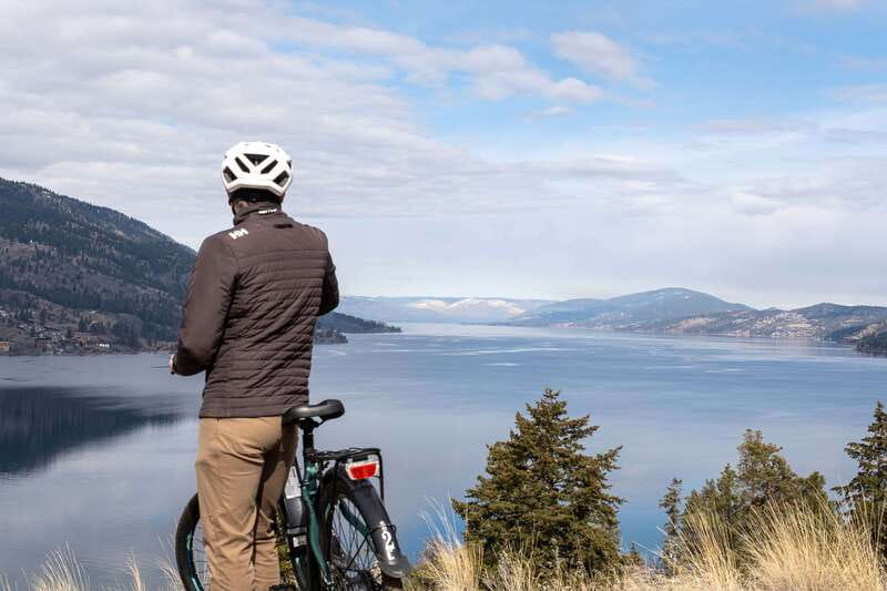 Kelowna: Okanagan Lake Guided E-Bike Tour with Picnic - An Expert Guide Leads Your Scenic Ride Around Knox Mountain