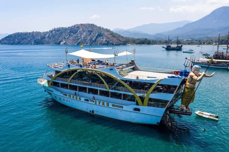 Kemer: Megastar Party Boat Cruise Incl. Lunch & Foam Party - Kemer: Megastar Party Boat Cruise Incl. Lunch & Foam Party