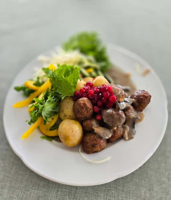 Kemi: Icebreaker Aurora dinner cruise & ice floating - Dining and Refreshments During the Cruise