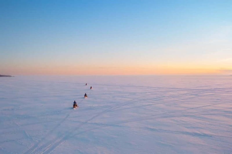 Kemi-Tornio: Sunrise snowmobile safari - Discover the Magic of a Sunrise Snowmobile Safari on the Frozen Bothnian Bay