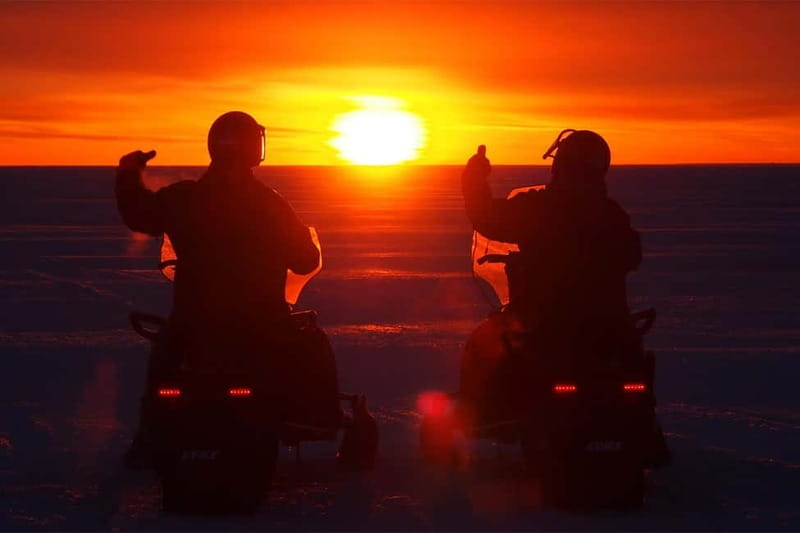 Kemi-Tornio: Sunset Snowmobile Safari - Snowmobile Ride on the Frozen Bothnian Bay