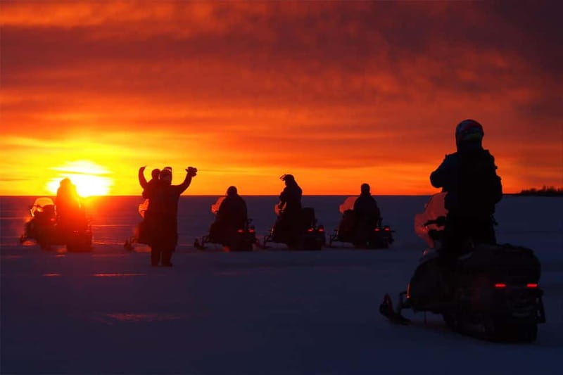 Kemi-Tornio: Sunset Snowmobile Safari - Warm Drinks and a Cozy Break