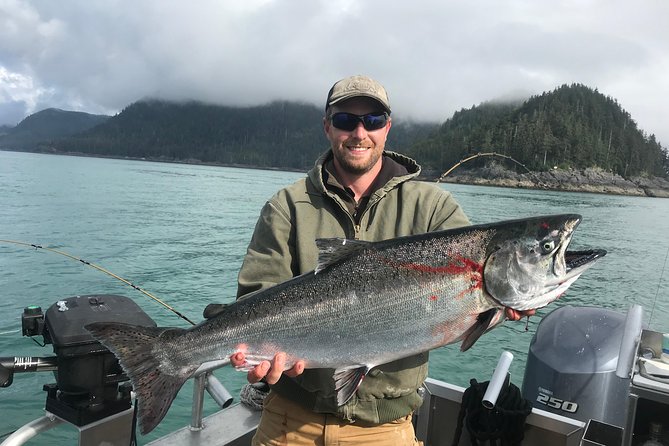 Ketchikan salmon and halibut fishing charter - Practical Details: Meeting Points and Weather Conditions