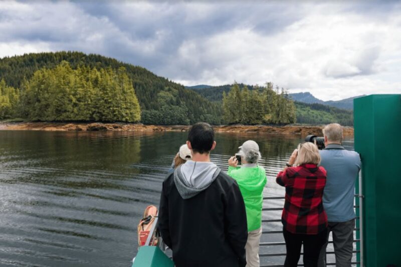 Ketchikan: Wilderness Boat Cruise and Crab Feast Lunch - Small Group Size for Personalized Service