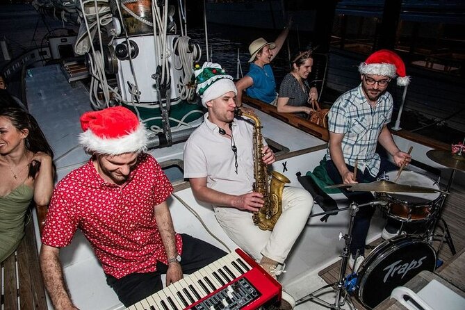 Key West Christmas Cruise with Live Band and Drinks - Convenient Meeting Point and Accessibility
