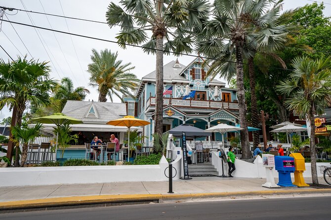 Key West Haunted Pub Crawl Walking Tour - The Guide and Storytelling Style